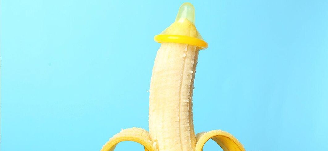 pisang dalam kondom sebagai tiruan pembesaran zakar tanpa pembedahan